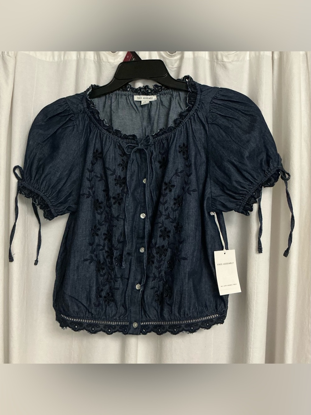 Free Assembly Embroidered Dark Wash Denim, Short Puff Sleeves Cropped Top-Small